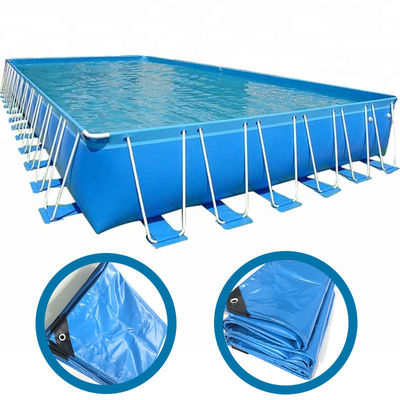 Une piscine pliable en plastique en PVC