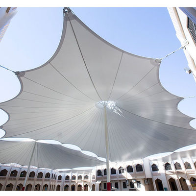 Couche en PVC blanc de haute qualité, résistant à la traction, revêtue de tissu de paysage, parapluie, structure de membrane, structure de tissu, toit