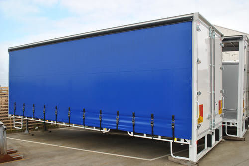 Couvertures de toile personnalisées en PVC bleu imperméable à l'eau pour conteneurs de camions Étarpe en PVC revêtue de tissu de camion rideau latéral